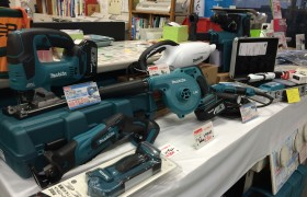 マキタ 電動工具 看板　レトロ　デッドストック マキタ 電動工具 看板 レトロ デッドストック - メルカリ